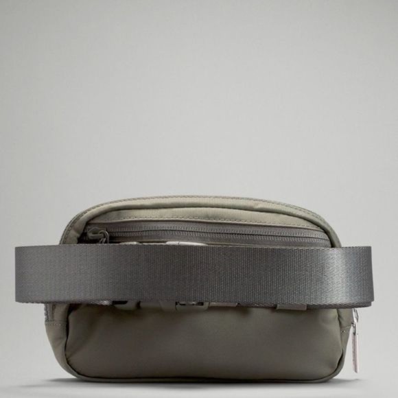 Lululemon Everywhere Belt Bag NWT Grey sage gray sage - Picture 3 of 5